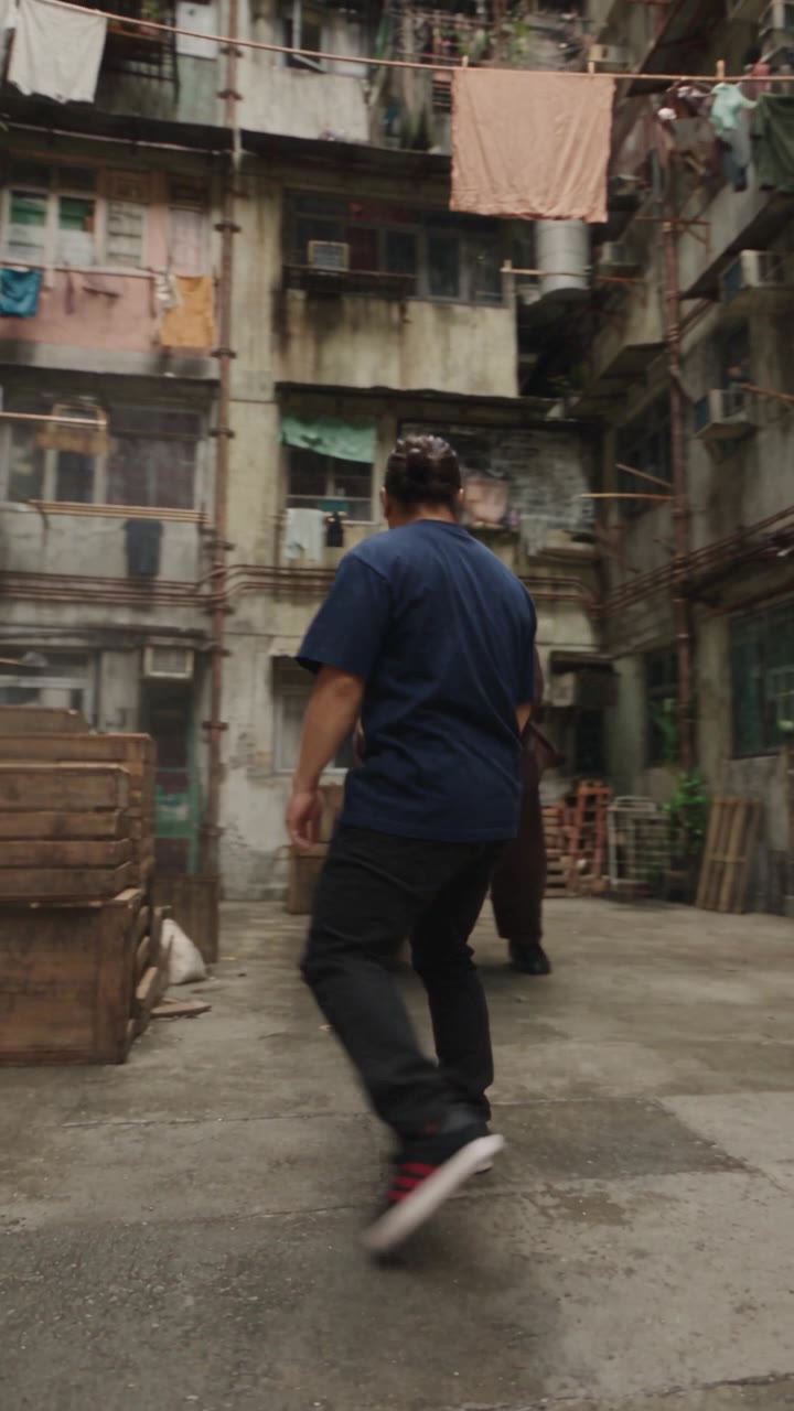 Video frame from the next version: the shirt back is plain